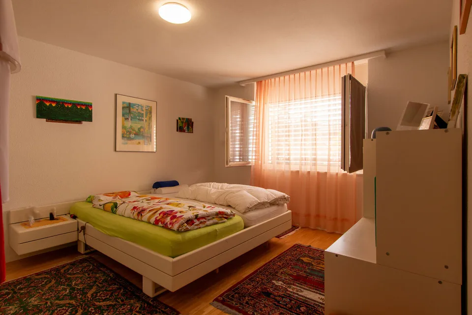 Attraktive 3.5-Zimmerwohnung mit Balkon, Lift & Einstellhallenplatz