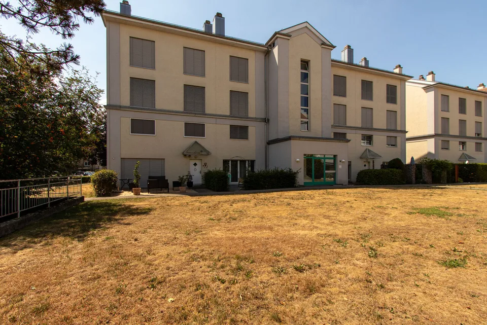 Attraktive 3.5-Zimmerwohnung mit Balkon, Lift & Einstellhallenplatz