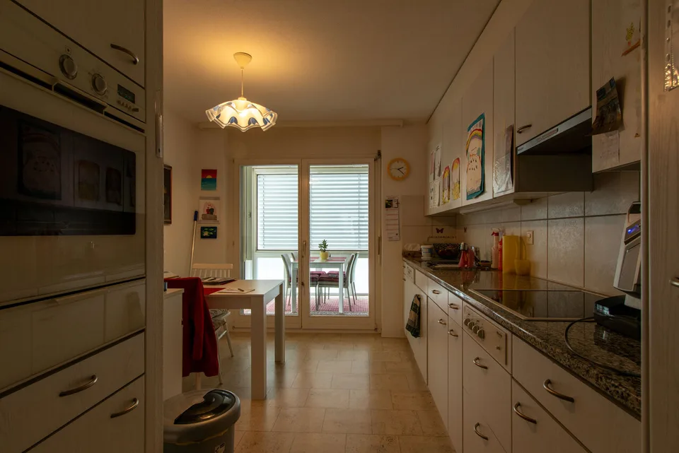 Attraktive 3.5-Zimmerwohnung mit Balkon, Lift & Einstellhallenplatz