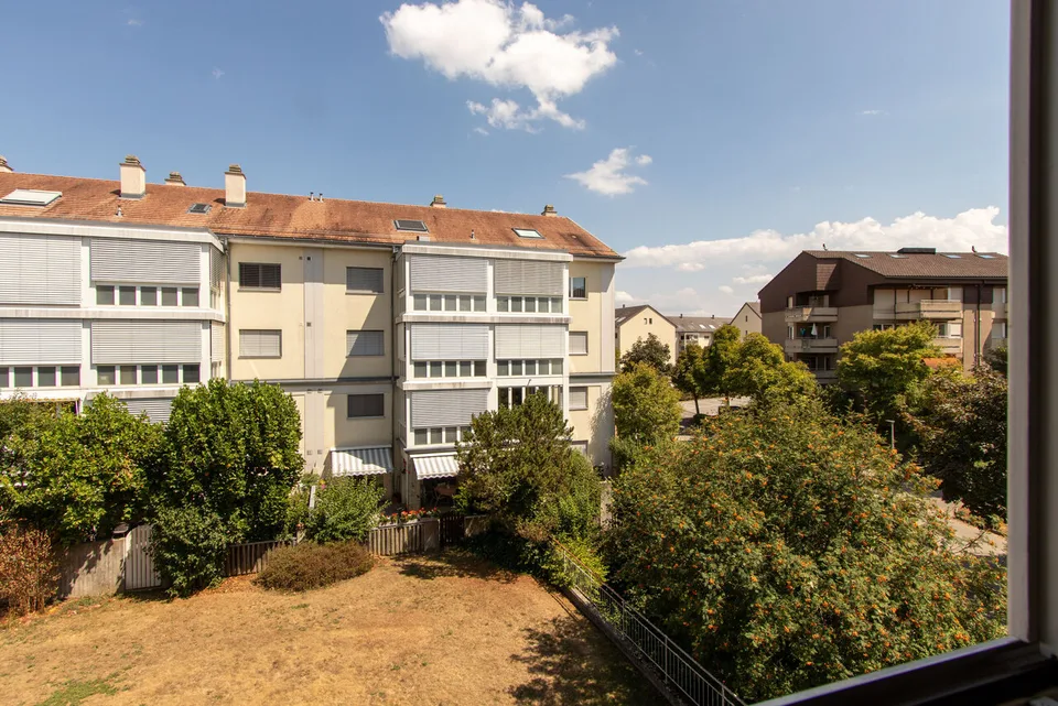 Attraktive 3.5-Zimmerwohnung mit Balkon, Lift & Einstellhallenplatz