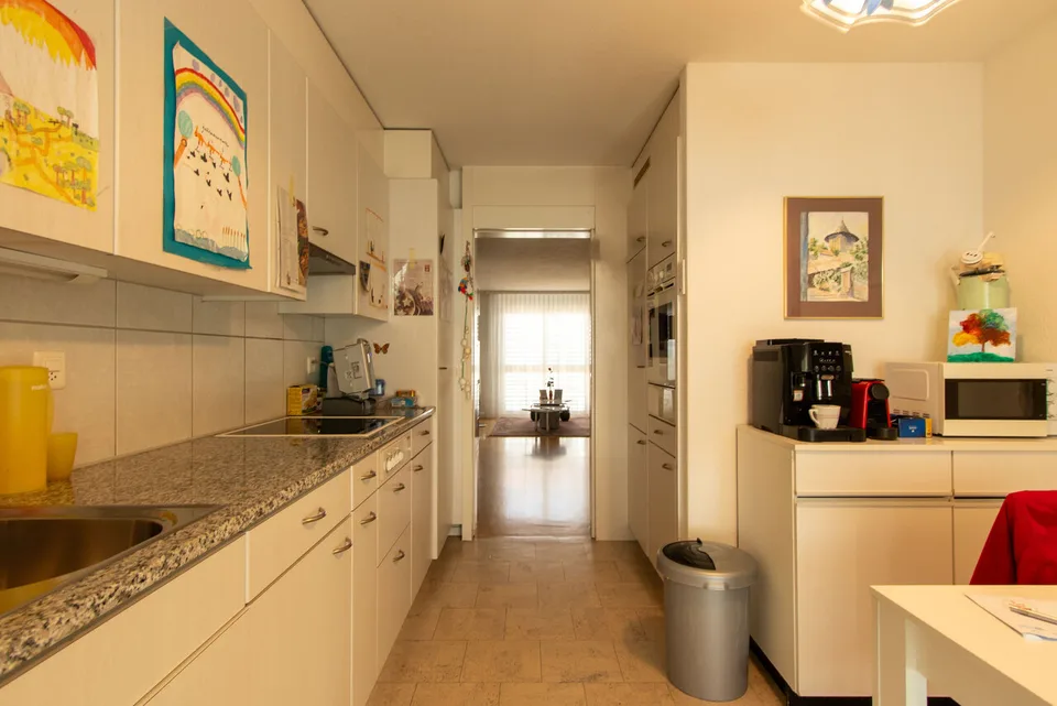 Attraktive 3.5-Zimmerwohnung mit Balkon, Lift & Einstellhallenplatz