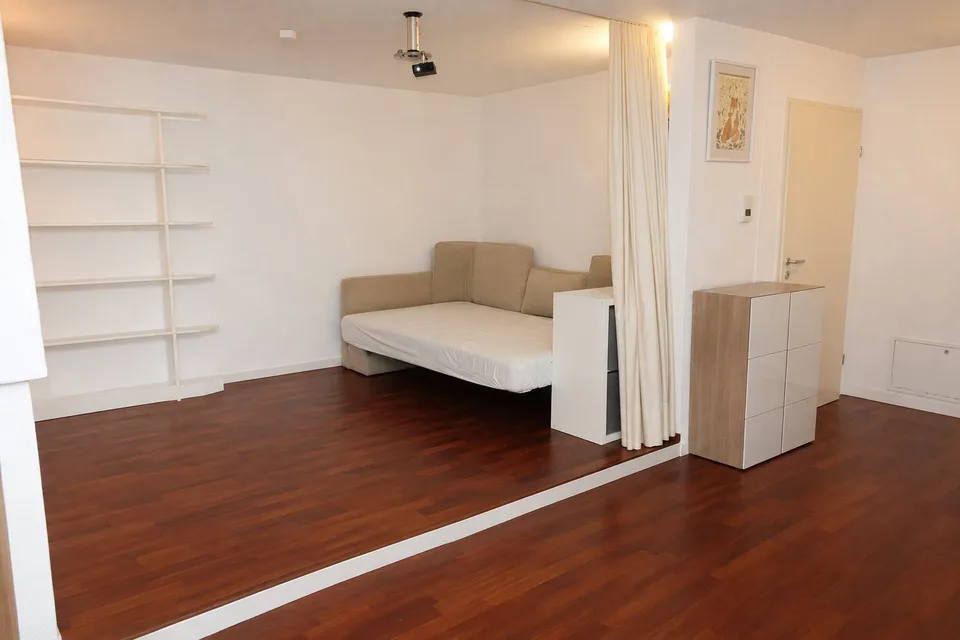 Appartamento mansardato soleggiato con grande terrazza e vista panoramica nel popolare Zürich-Schwamendingen