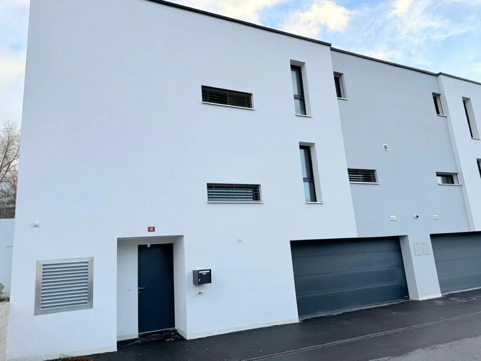Superbe villa jumelée de 5.5 pièces à louer