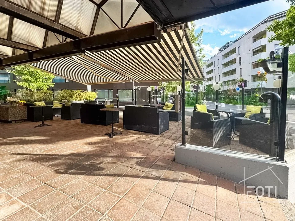 Lokal mit Terrasse