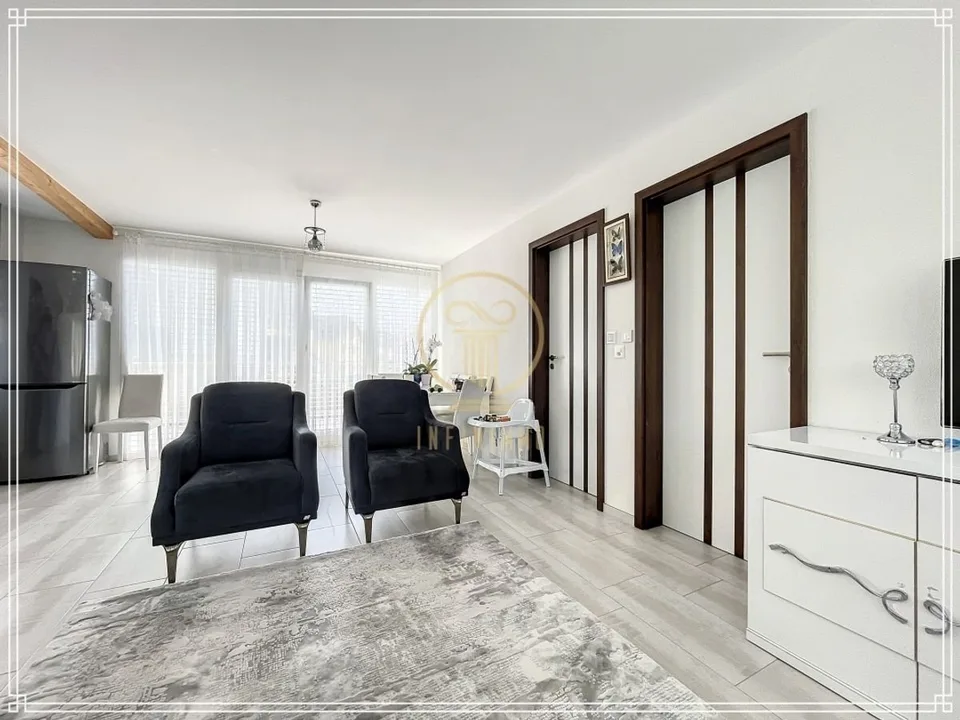 A YVERDON-LES-BAINS, lot de 4 maisons mitoyennes sur 3 niveaux, 1 appartement et 1 dépendance