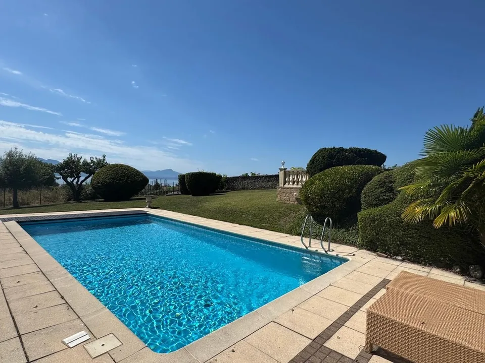 ST-PREX - Maison de charme avec piscine et vue sur le lac à louer à St-Prex