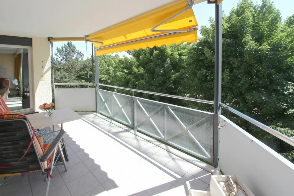 Sonnige 4.5 (5.5) Wohnung mit Blick ins Grüne an ruhiger Sackgassenlage in Wettingen