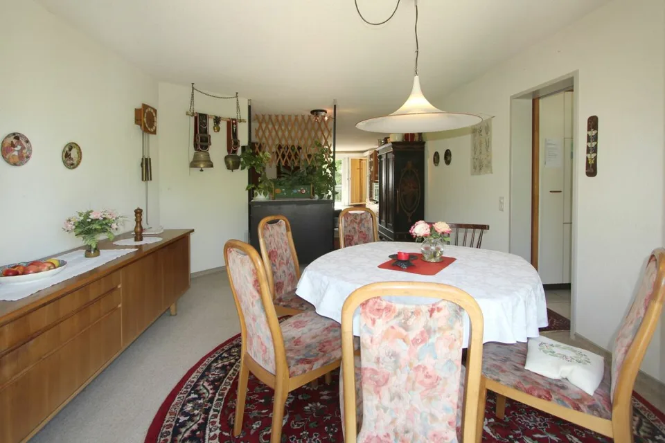 Sonnige 4.5 (5.5) Wohnung mit Blick ins Grüne an ruhiger Sackgassenlage in Wettingen