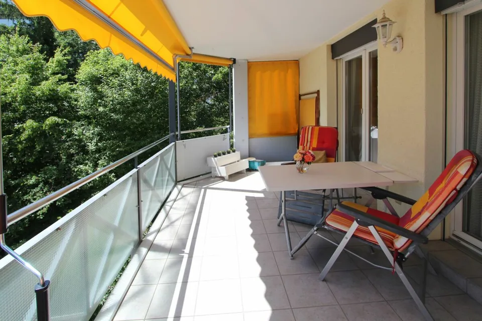 Sonnige 4.5 (5.5) Wohnung mit Blick ins Grüne an ruhiger Sackgassenlage in Wettingen