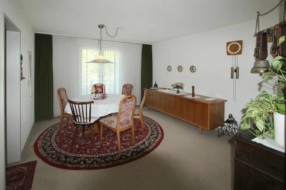 Sonnige 4.5 (5.5) Wohnung mit Blick ins Grüne an ruhiger Sackgassenlage in Wettingen