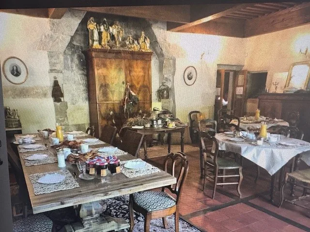 In der Nachbarschaft Frankreichs - eine Stunde von Genf entfernt. Zu verkaufen: prächtiges Schloss-