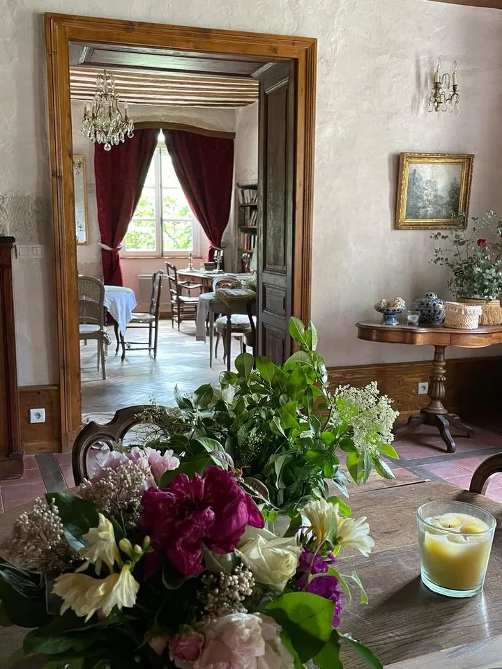 In der Nachbarschaft Frankreichs - eine Stunde von Genf entfernt. Zu verkaufen: prächtiges Schloss-