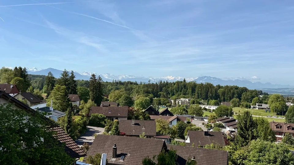 4.5 Zimmer Wohnung mit phantastischer Terrasse und Weitsicht
