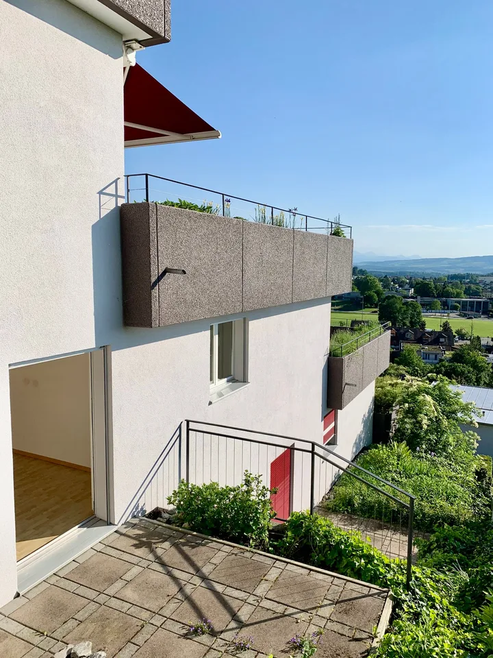 4.5 Zimmer Wohnung mit phantastischer Terrasse und Weitsicht