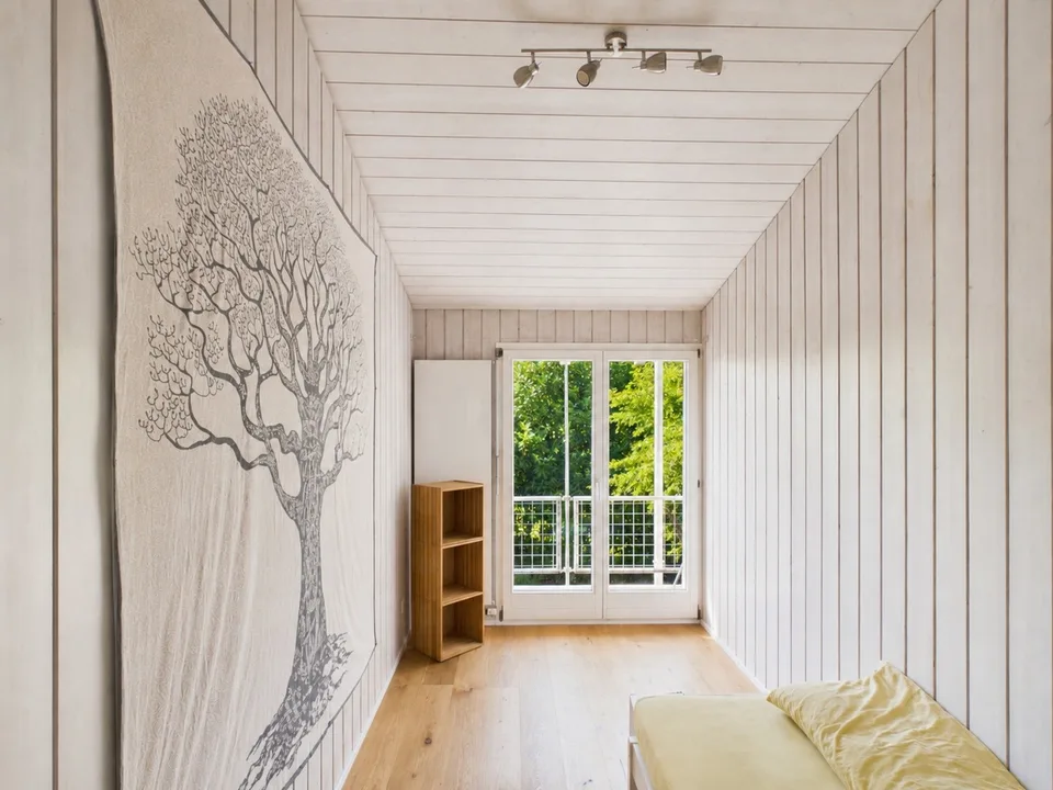 Maison située au calme près de la Töss avec un espace généreux.