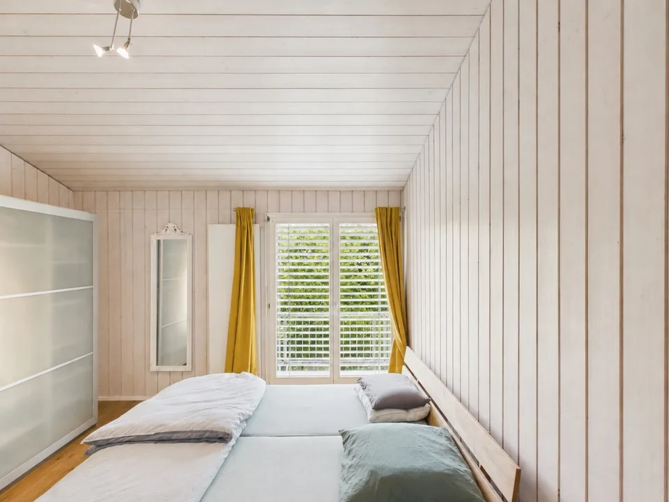 Maison située au calme près de la Töss avec un espace généreux.