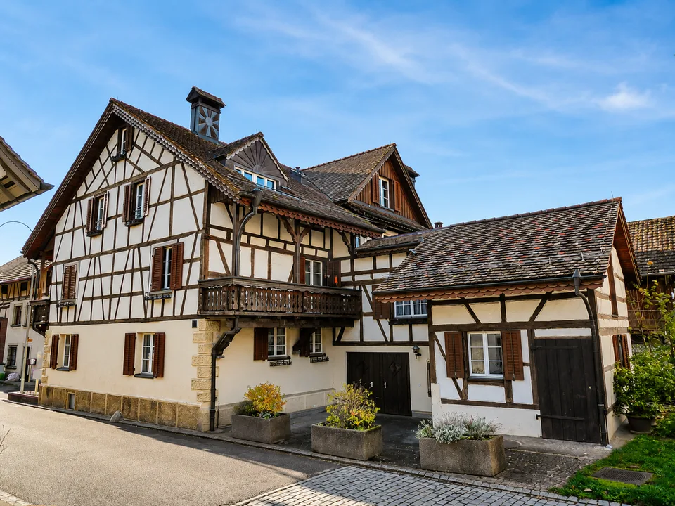 Appartement de 4,5 pièces rénové avec cheminée à Dachsen