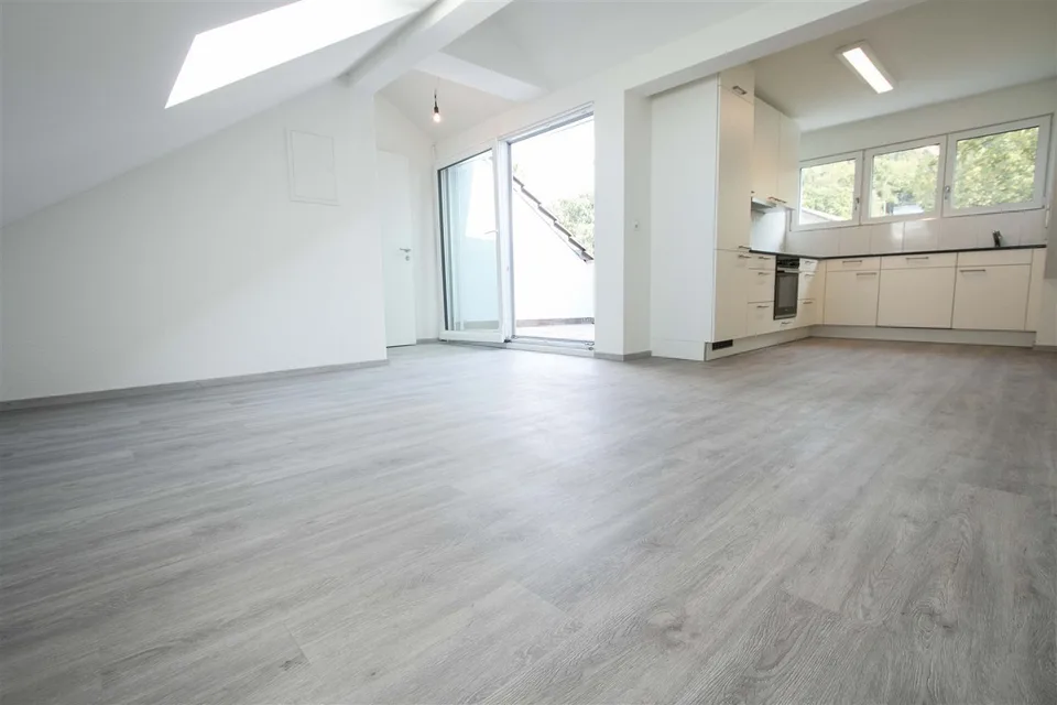 Moderne Dachwohnung mit ganz toller Aussicht!