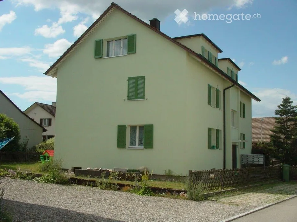 Appartamento accogliente di 3 locali con balcone al piano rialzato a Windisch