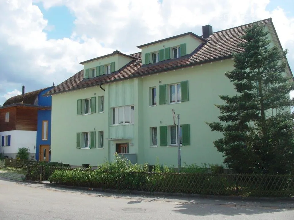 Appartamento accogliente di 3 locali con balcone al piano rialzato a Windisch