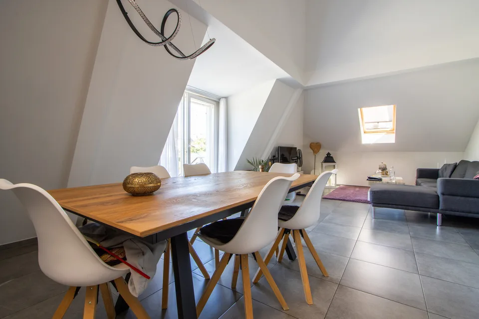 Schöne Dachwohnung mit sonniger Terrasse