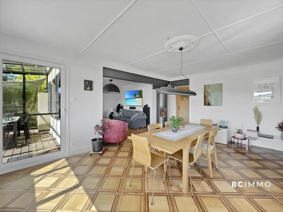 Bourgeois villa combining charm and comfort