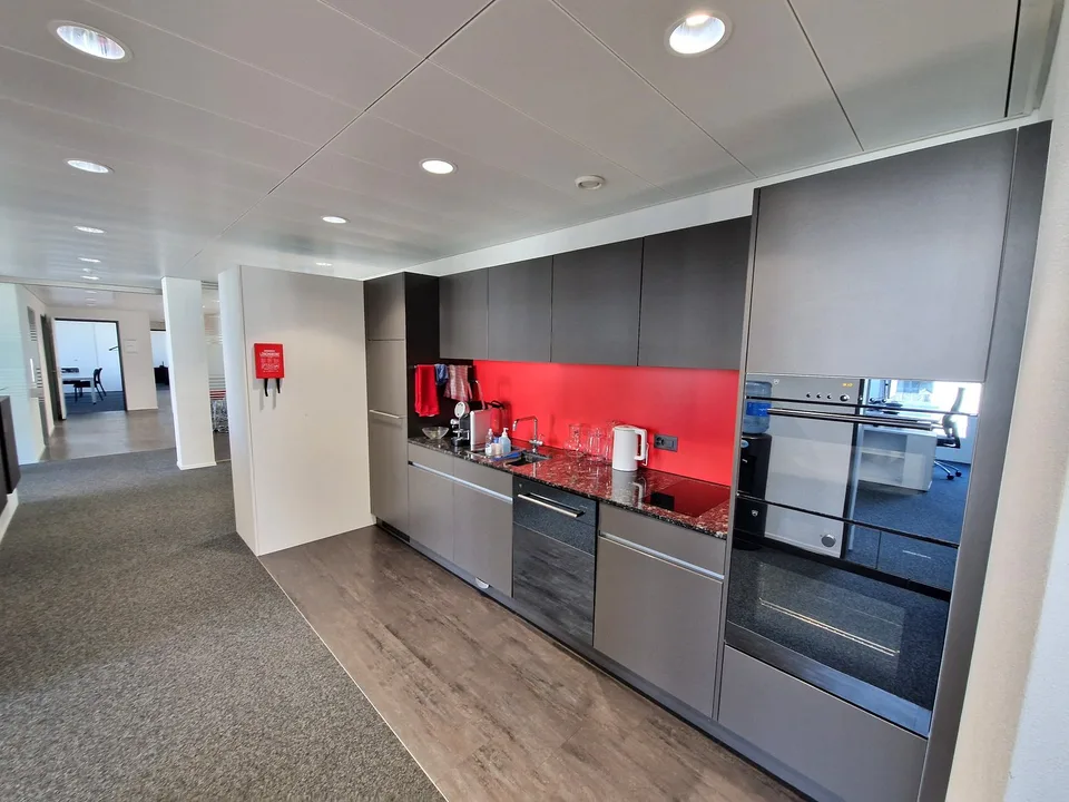 Dernier espace de bureau/commercial libre - 466 m² de locaux aménagés en plein cœur du quartier