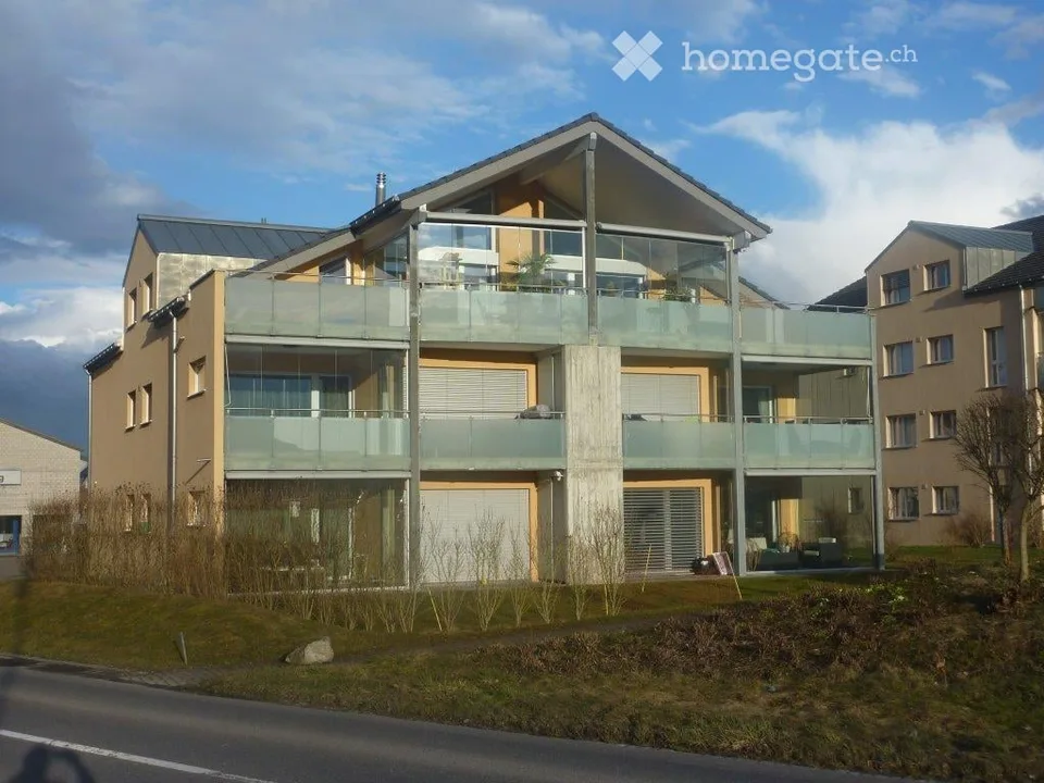 Helle 3.5-Zimmer-Wohnung mit Balkon und schöner Aussicht in Brunegg