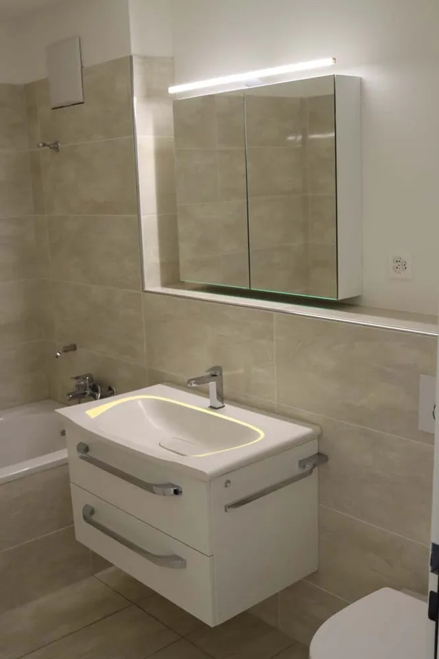Modern 3.5-room apartment with private courtyard and top equipment in Zelgweg