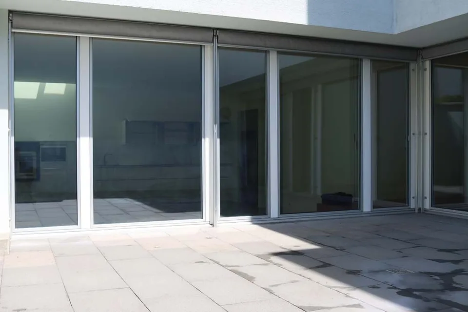 Modern 3.5-room apartment with private courtyard and top equipment in Zelgweg