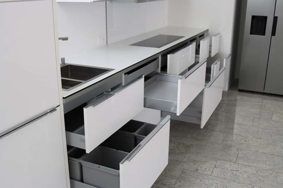 Modern 3.5-room apartment with private courtyard and top equipment in Zelgweg