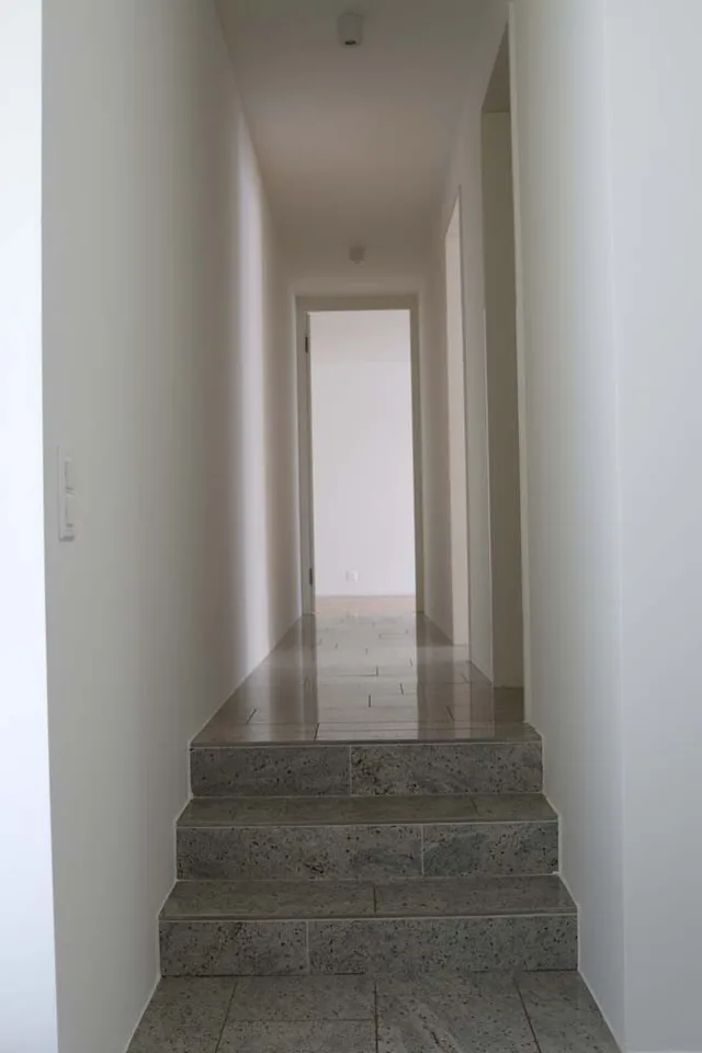 Modern 3.5-room apartment with private courtyard and top equipment in Zelgweg