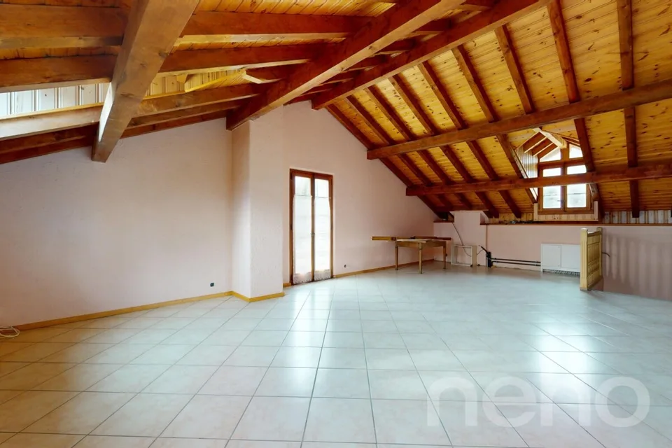 Edificio locativo e 3 aree per attività/magazzinaggio