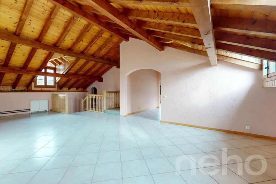 Edificio locativo e 3 aree per attività/magazzinaggio