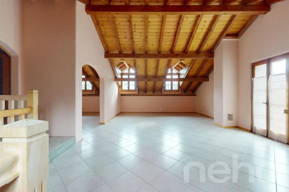 Edificio locativo e 3 aree per attività/magazzinaggio