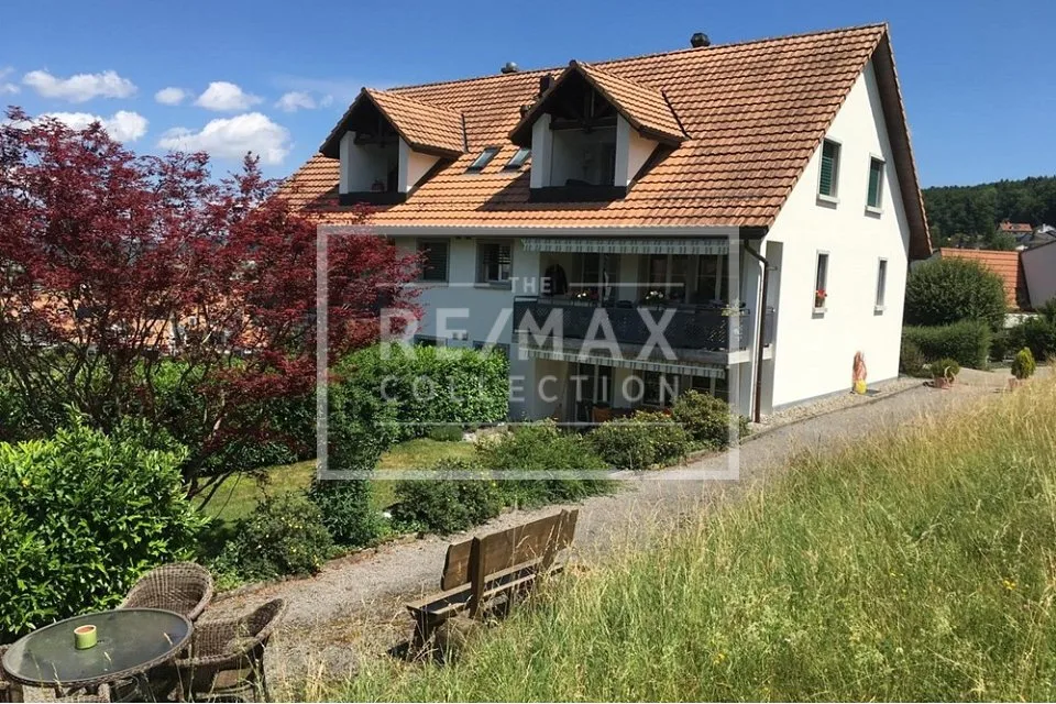 Sonnige Dachwohnung in Bonstetten mit Traum-Aussicht, nahe Zürich