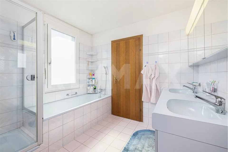 Maison unifamiliale avec jardin d'hiver et piscine couverte