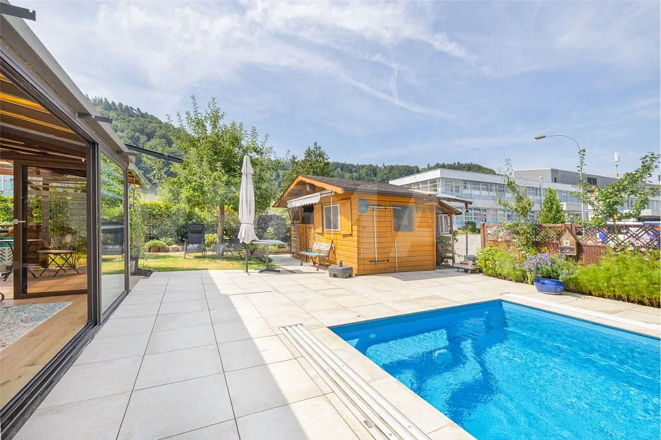 Maison unifamiliale avec jardin d'hiver et piscine couverte