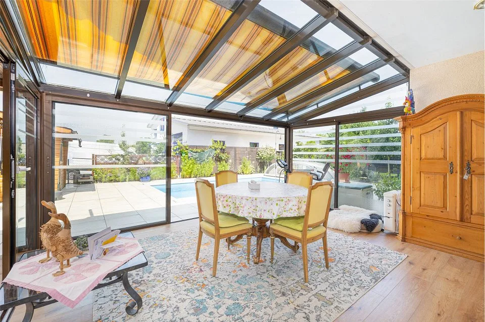 Maison unifamiliale avec jardin d'hiver et piscine couverte