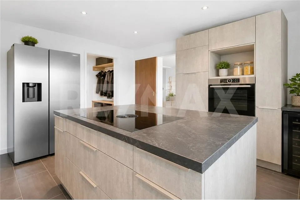 Ampio appartamento di 4 ½ locali con 2 balconi e vista sul lago di Zug