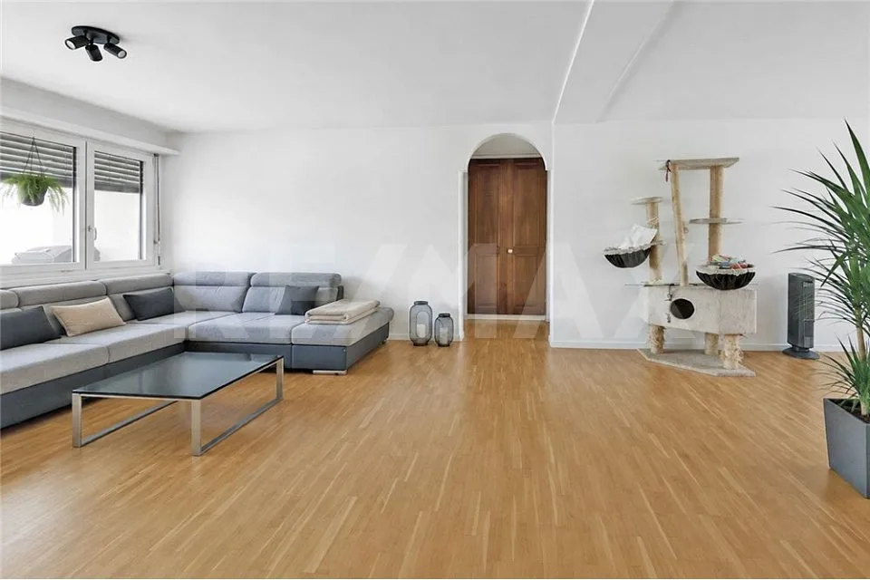 Ampio appartamento di 4 ½ locali con 2 balconi e vista sul lago di Zug