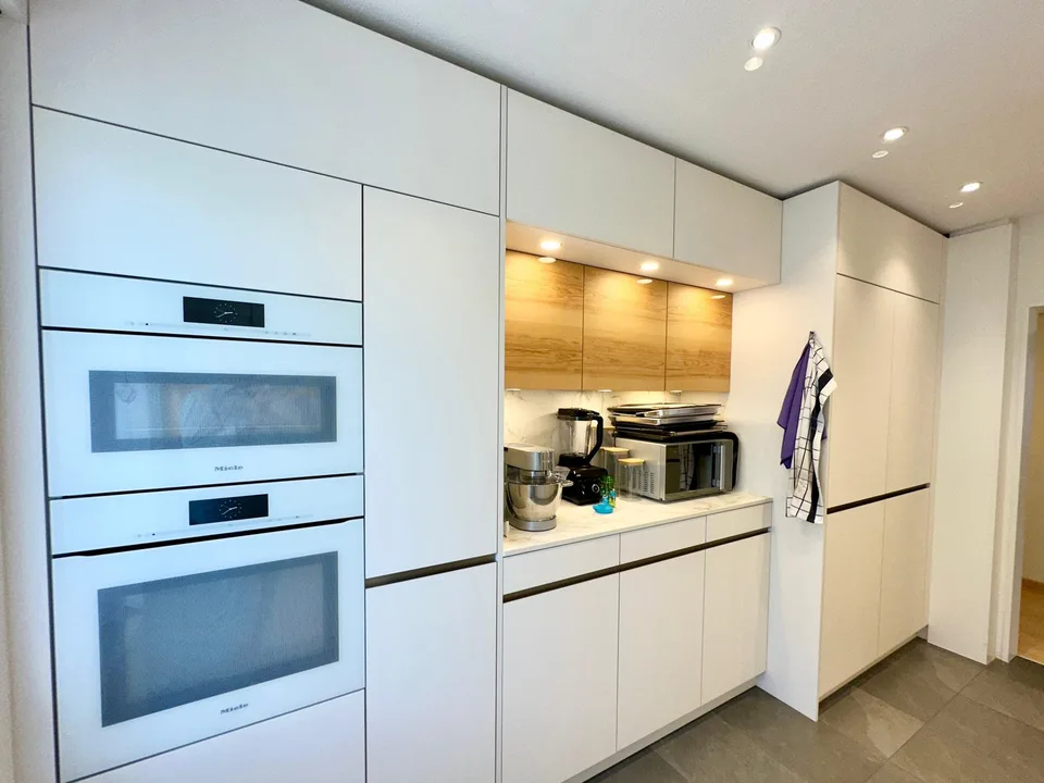 Stilvolle 4-Zimmer-Altbauwohnung mit Balkon in Zürich-Oerlikon