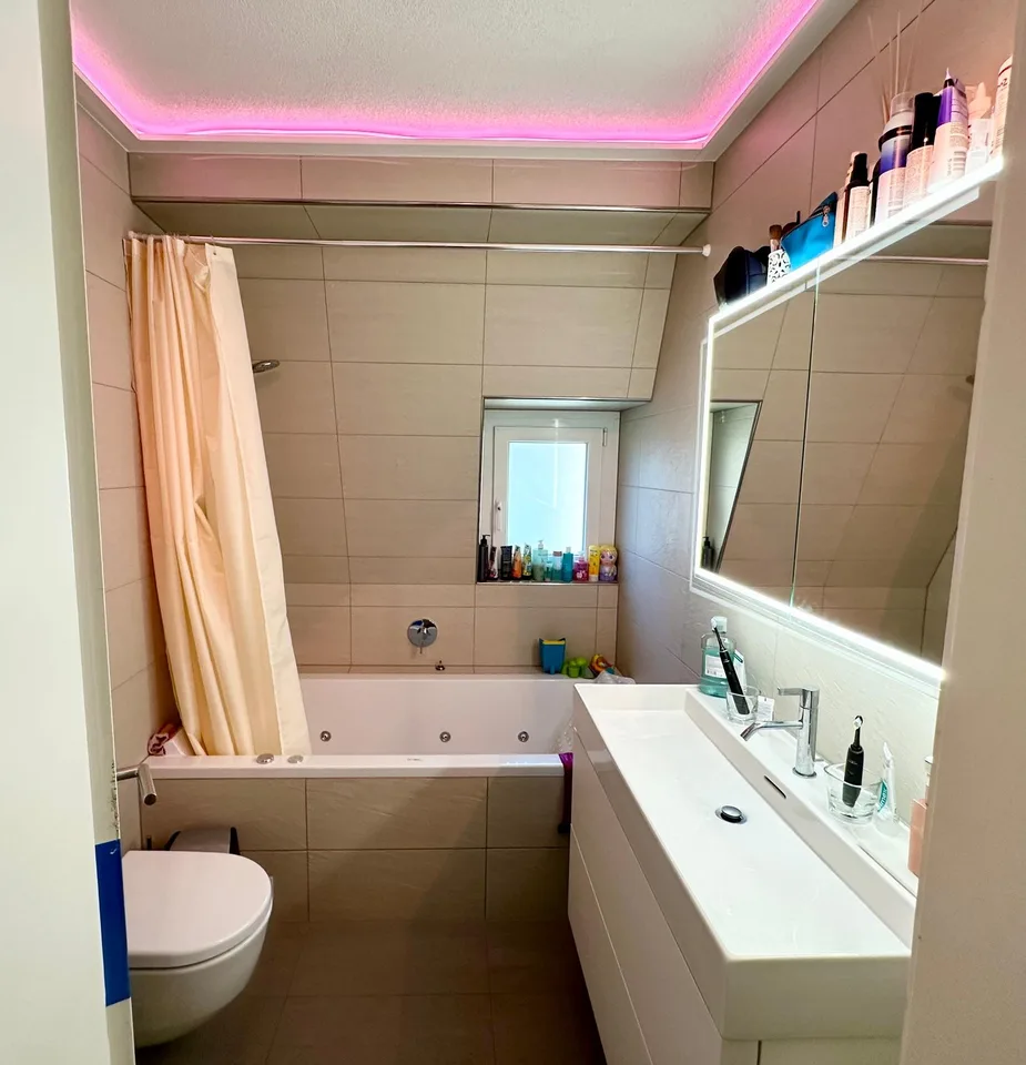 Stilvolle 4-Zimmer-Altbauwohnung mit Balkon in Zürich-Oerlikon
