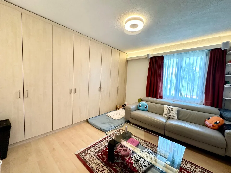 Stilvolle 4-Zimmer-Altbauwohnung mit Balkon in Zürich-Oerlikon