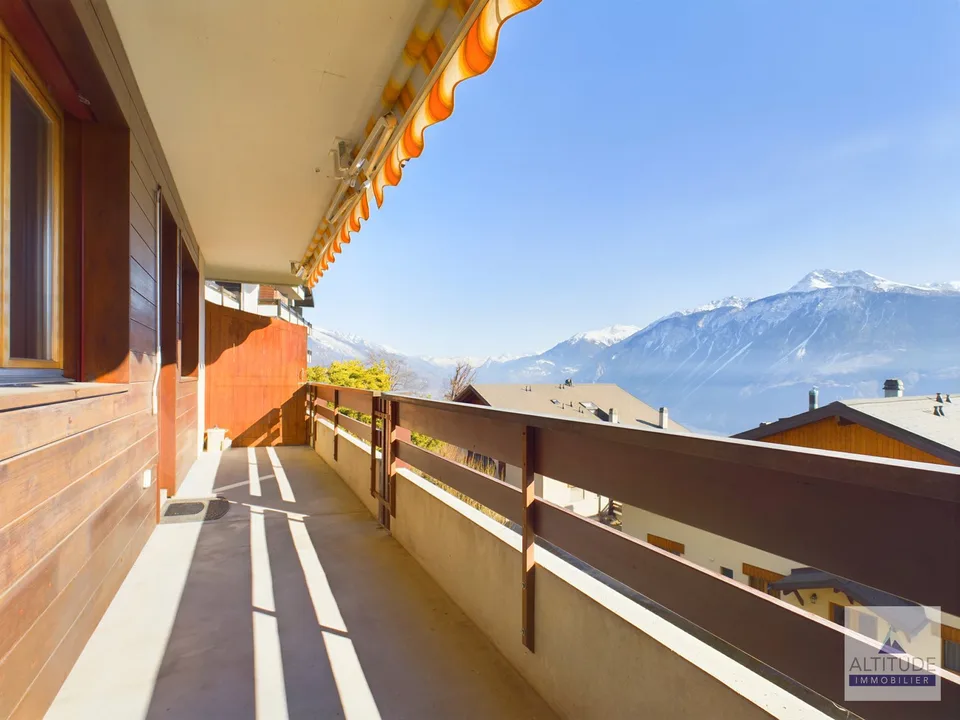 Apartment in the village of Mollens, offering a magnificent view of the mountains