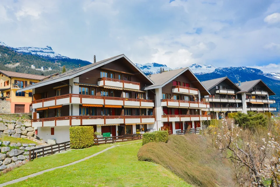 Apartment in the village of Mollens, offering a magnificent view of the mountains