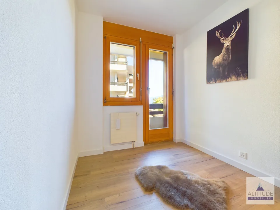 Apartment in the village of Mollens, offering a magnificent view of the mountains