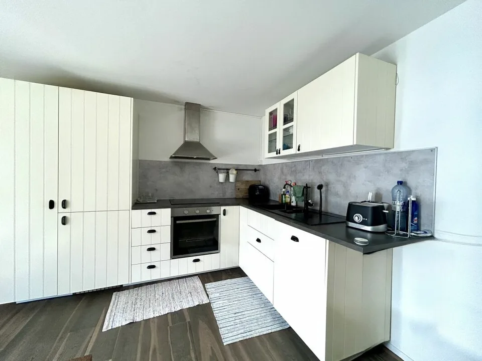 Habitat de haute qualité avec un jacuzzi dans un appartement moderne de 6,5 pièces !