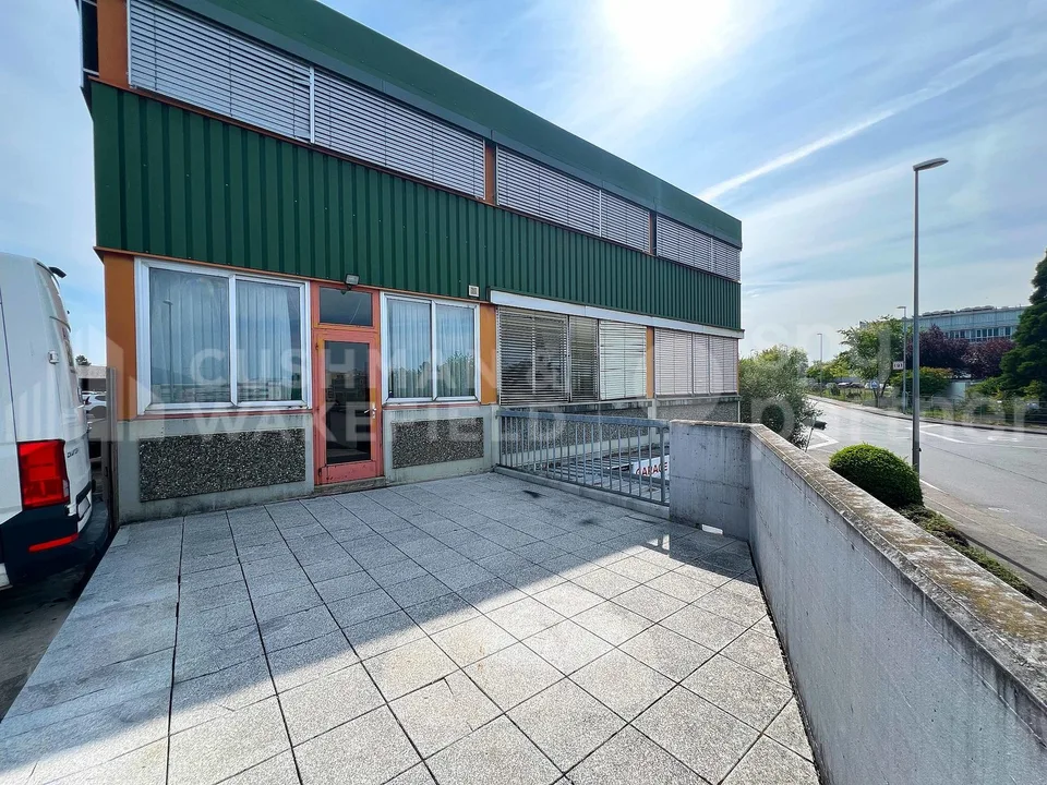Mischfläche mit Sektionaltor - 940 m² | SATIGNY?ZIMEYSA