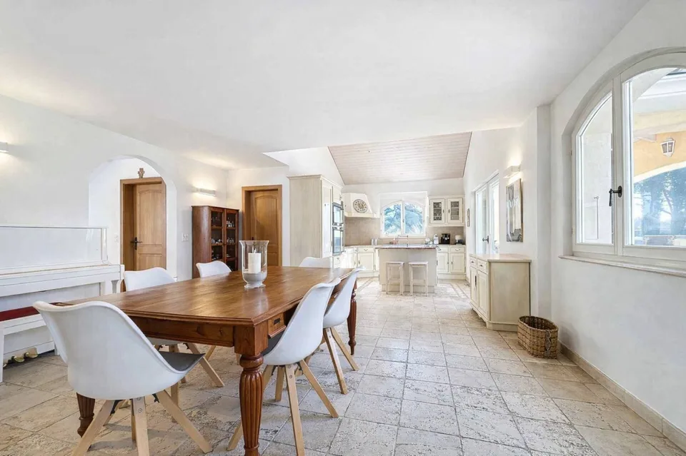 Prächtige südliche Villa mit Pool